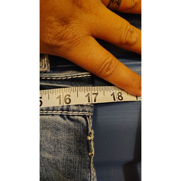 Grace In La Women's Mid Rise Embroidered Easy Fit Medium Wash Jeans Size 30 - Picture 5 of 8